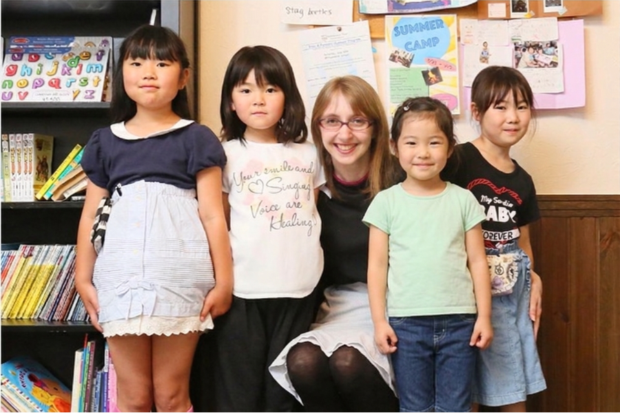 「英語を学ぶ」から「英語で学ぶ」レベルを目指す。アメリカ人女性がオーナーの英会話スクール。CLIL、Flipped Classroom（反転レッスン）を東北でいち早く導入