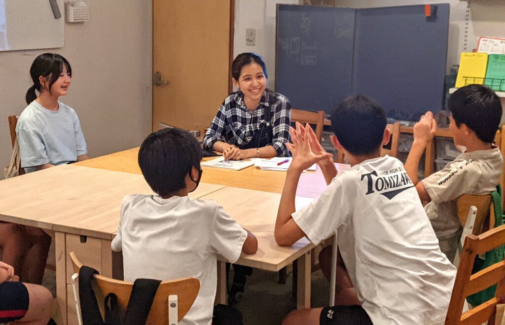 「英語を学ぶ」から「英語で学ぶ」レベルを目指す。アメリカ人女性がオーナーの英会話スクール。CLIL、Flipped Classroom（反転レッスン）を東北でいち早く導入