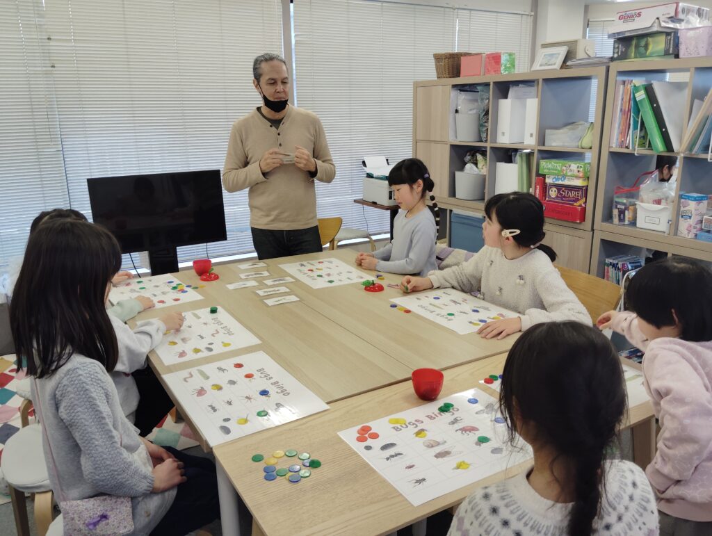 「英語を学ぶ」から「英語で学ぶ」レベルを目指す。アメリカ人女性がオーナーの英会話スクール。CLIL、Flipped Classroom（反転レッスン）を東北でいち早く導入