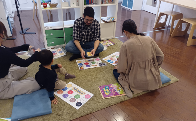 青葉通一番町駅前校 Kids & Parents 2クラスの様子 3 「英語を学ぶ」から「英語で学ぶ」レベルを目指す。アメリカ人女性がオーナーの英会話スクール。CLIL、Flipped Classroom(反転レッスン)を東北でいち早く導入