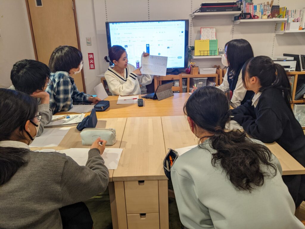 長町校 IPJH4クラスの様子 3 「英語を学ぶ」から「英語で学ぶ」レベルを目指す。アメリカ人女性がオーナーの英会話スクール。CLIL、Flipped Classroom(反転レッスン)を東北でいち早く導入