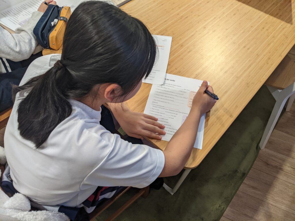 長町校IPJH1クラスの様子 3 「英語を学ぶ」から「英語で学ぶ」レベルを目指す。アメリカ人女性がオーナーの英会話スクール。CLIL、Flipped Classroom(反転レッスン)を東北でいち早く導入