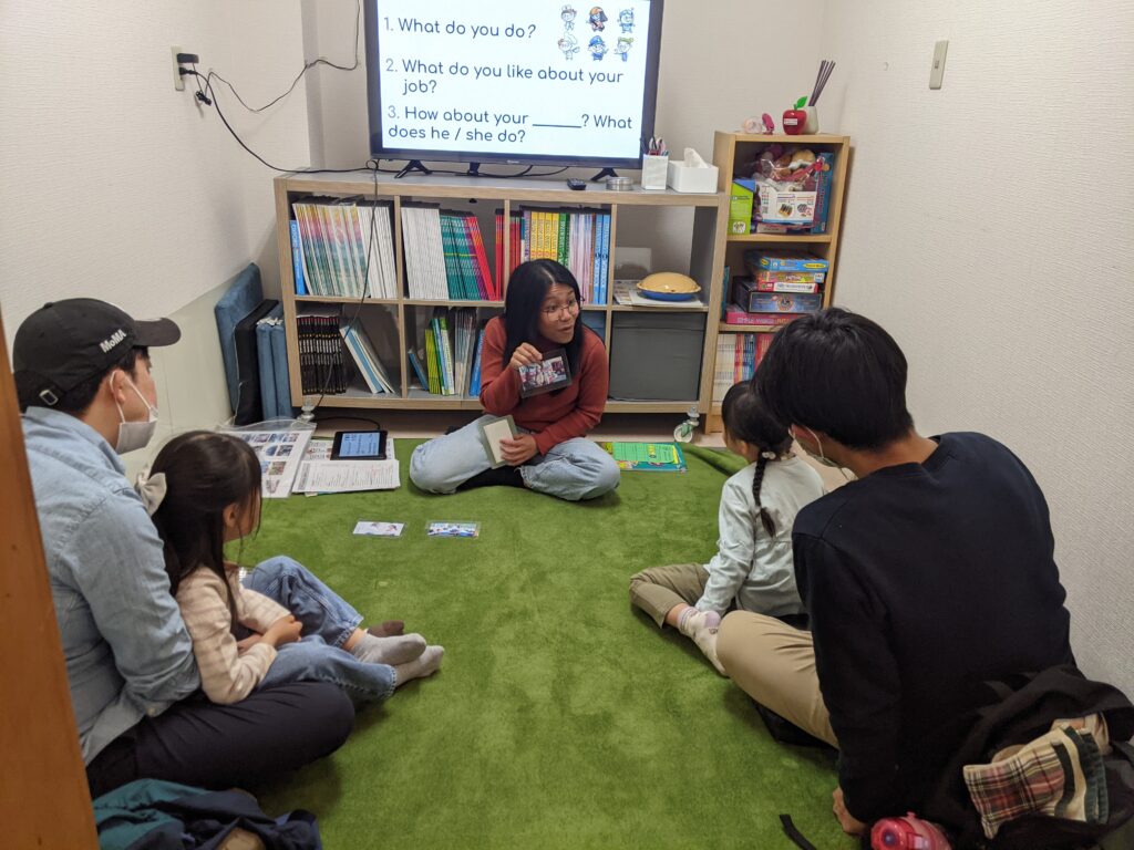長町校 Kids and Parents 2クラスの様子 1 「英語を学ぶ」から「英語で学ぶ」レベルを目指す。アメリカ人女性がオーナーの英会話スクール。CLIL、Flipped Classroom(反転レッスン)を東北でいち早く導入