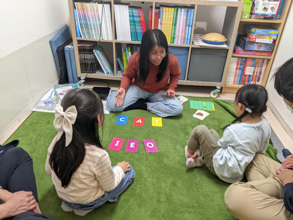 長町校 Kids and Parents 2クラスの様子 4 「英語を学ぶ」から「英語で学ぶ」レベルを目指す。アメリカ人女性がオーナーの英会話スクール。CLIL、Flipped Classroom(反転レッスン)を東北でいち早く導入