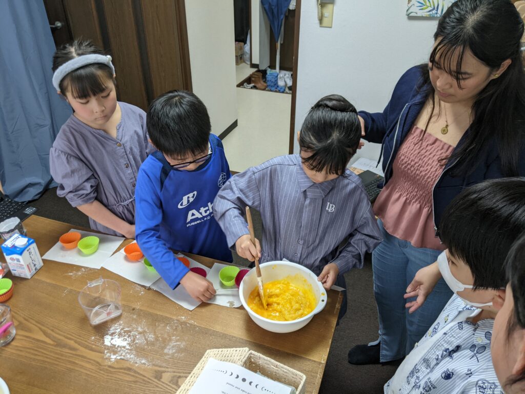 長町校 Study Hallの様子🧁 2 「英語を学ぶ」から「英語で学ぶ」レベルを目指す。アメリカ人女性がオーナーの英会話スクール。CLIL、Flipped Classroom(反転レッスン)を東北でいち早く導入