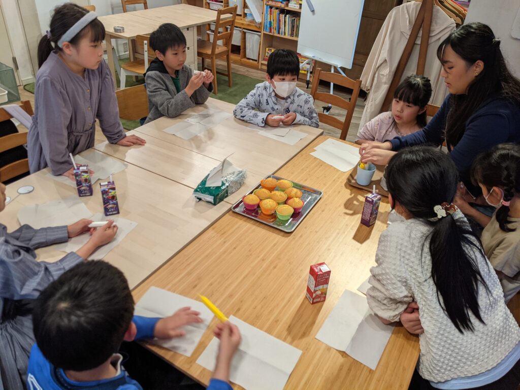 長町校 Study Hallの様子🧁 5 「英語を学ぶ」から「英語で学ぶ」レベルを目指す。アメリカ人女性がオーナーの英会話スクール。CLIL、Flipped Classroom(反転レッスン)を東北でいち早く導入