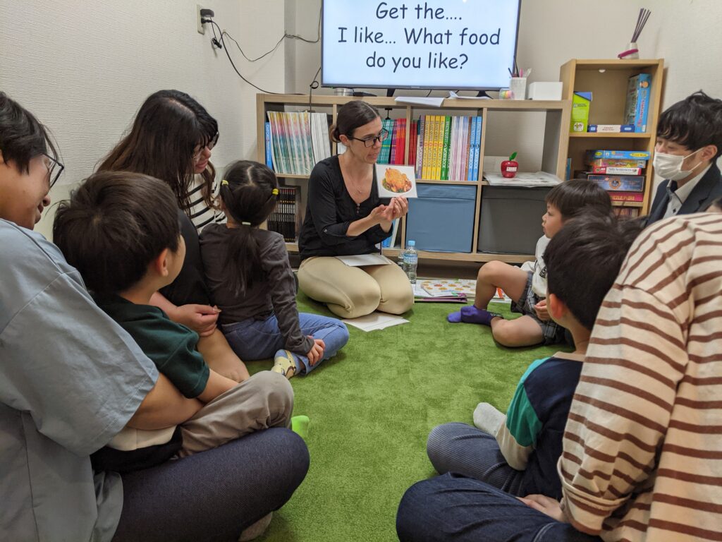 長町校 Kids & Parents 2クラスの様子 2 「英語を学ぶ」から「英語で学ぶ」レベルを目指す。アメリカ人女性がオーナーの英会話スクール。CLIL、Flipped Classroom(反転レッスン)を東北でいち早く導入