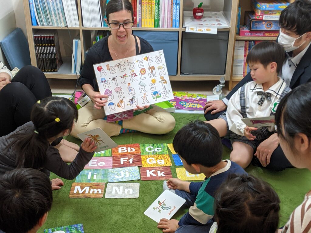 長町校 Kids & Parents 2クラスの様子 3 「英語を学ぶ」から「英語で学ぶ」レベルを目指す。アメリカ人女性がオーナーの英会話スクール。CLIL、Flipped Classroom(反転レッスン)を東北でいち早く導入