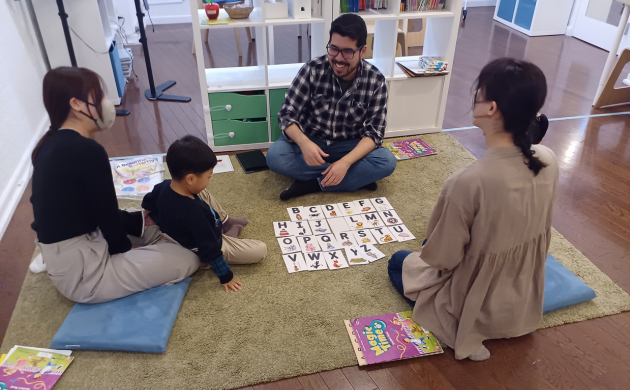 青葉通一番町駅前校 Kids & Parents 2クラスの様子 2 「英語を学ぶ」から「英語で学ぶ」レベルを目指す。アメリカ人女性がオーナーの英会話スクール。CLIL、Flipped Classroom(反転レッスン)を東北でいち早く導入