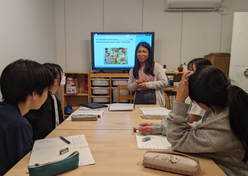 長町校 IPJH3レッスンの様子 2 「英語を学ぶ」から「英語で学ぶ」レベルを目指す。アメリカ人女性がオーナーの英会話スクール。CLIL、Flipped Classroom(反転レッスン)を東北でいち早く導入