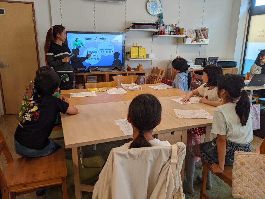 長町校 IP2クラスの様子 2 「英語を学ぶ」から「英語で学ぶ」レベルを目指す。アメリカ人女性がオーナーの英会話スクール。CLIL、Flipped Classroom(反転レッスン)を東北でいち早く導入