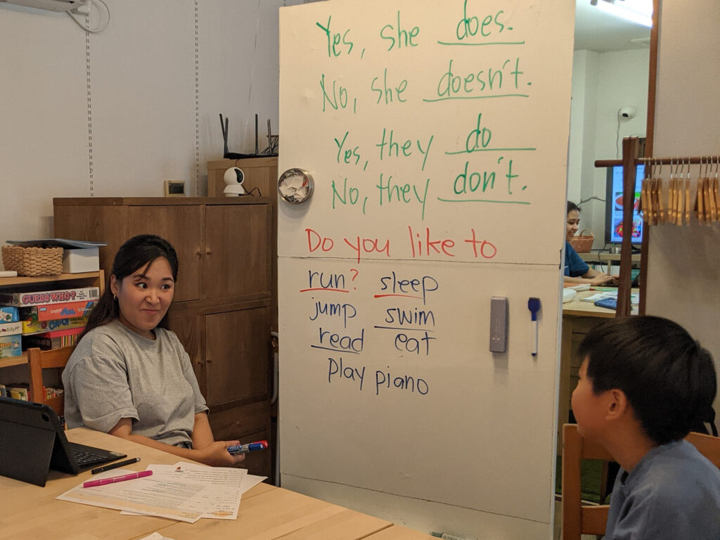 「英語を学ぶ」から「英語で学ぶ」レベルを目指す。アメリカ人女性がオーナーの英会話スクール。CLIL、Flipped Classroom（反転レッスン）を東北でいち早く導入