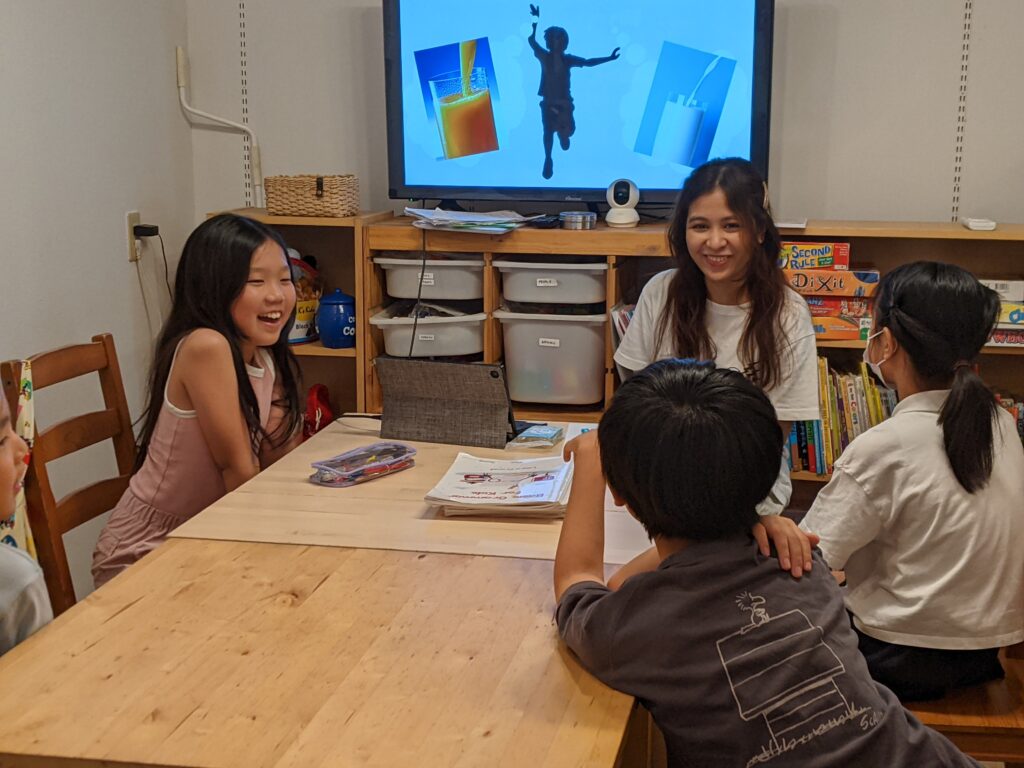 長町校 IP2クラスの様子 2 「英語を学ぶ」から「英語で学ぶ」レベルを目指す。アメリカ人女性がオーナーの英会話スクール。CLIL、Flipped Classroom(反転レッスン)を東北でいち早く導入