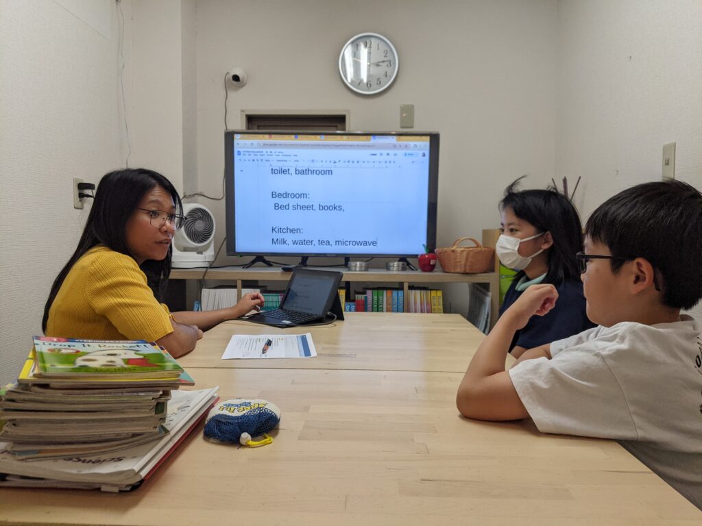 長町校 IP3クラスの様子 1 「英語を学ぶ」から「英語で学ぶ」レベルを目指す。アメリカ人女性がオーナーの英会話スクール。CLIL、Flipped Classroom(反転レッスン)を東北でいち早く導入