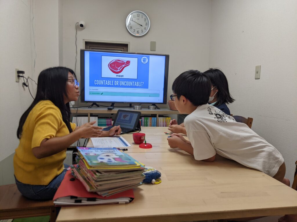 長町校 IP3クラスの様子 3 「英語を学ぶ」から「英語で学ぶ」レベルを目指す。アメリカ人女性がオーナーの英会話スクール。CLIL、Flipped Classroom(反転レッスン)を東北でいち早く導入