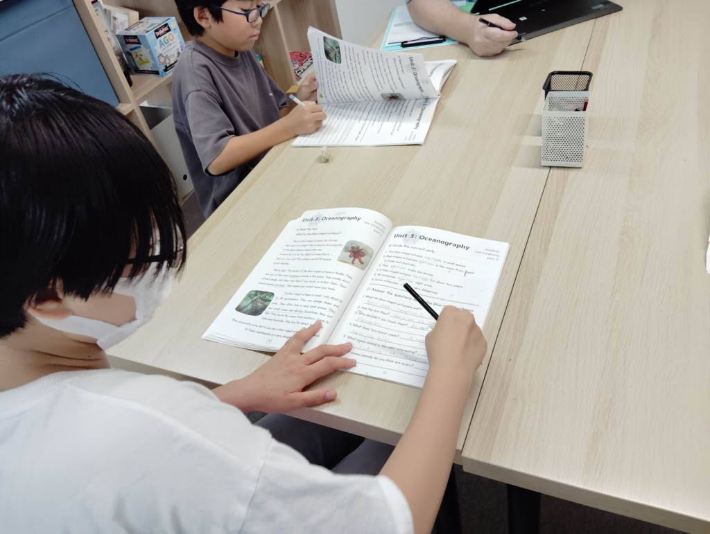「英語を学ぶ」から「英語で学ぶ」レベルを目指す。アメリカ人女性がオーナーの英会話スクール。CLIL、Flipped Classroom（反転レッスン）を東北でいち早く導入