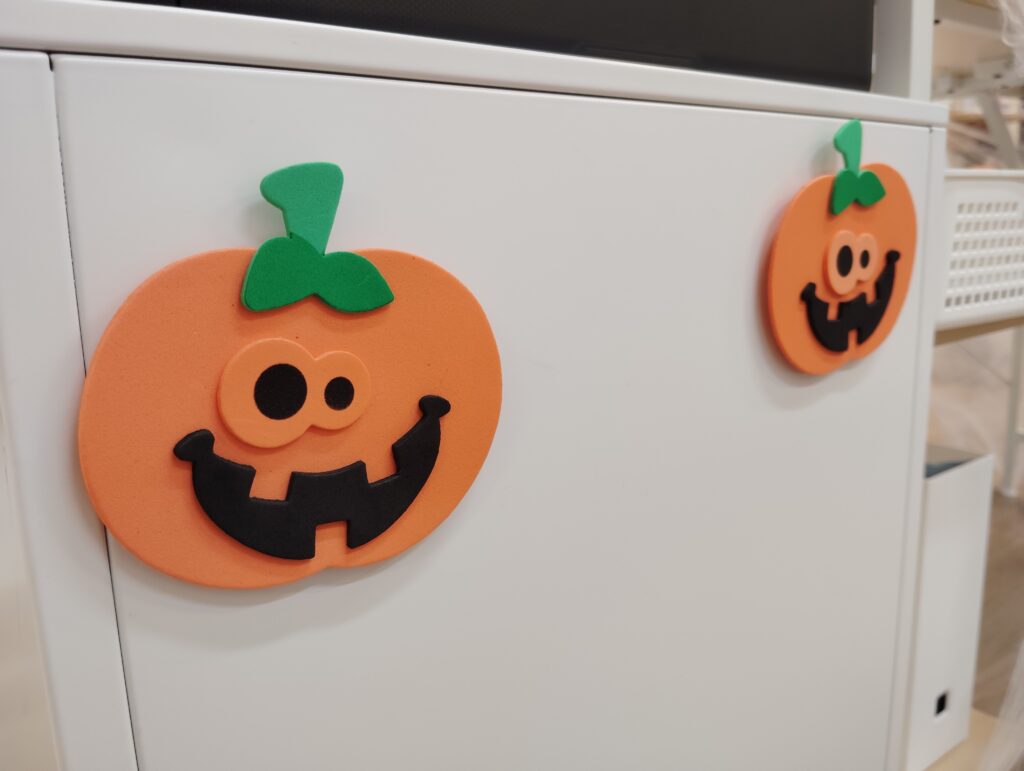 吹田市関大前校 ハロウィンレッスンの様子 2 「英語を学ぶ」から「英語で学ぶ」レベルを目指す。アメリカ人女性がオーナーの英会話スクール。CLIL、Flipped Classroom(反転レッスン)を東北でいち早く導入