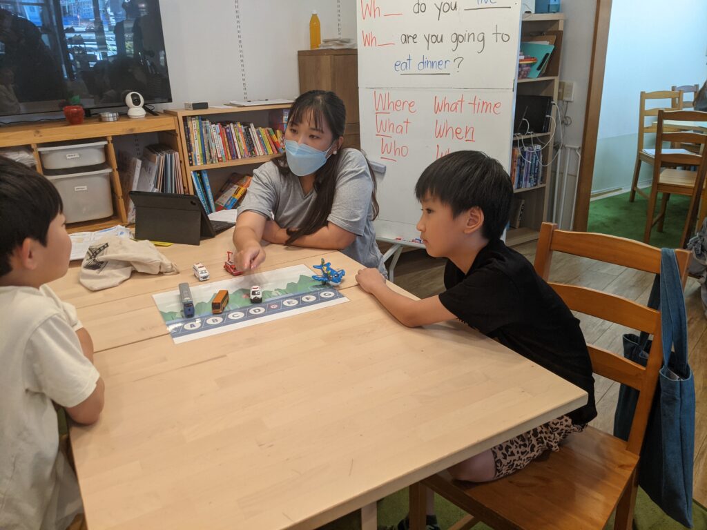 「英語を学ぶ」から「英語で学ぶ」レベルを目指す。アメリカ人女性がオーナーの英会話スクール。CLIL、Flipped Classroom（反転レッスン）を東北でいち早く導入