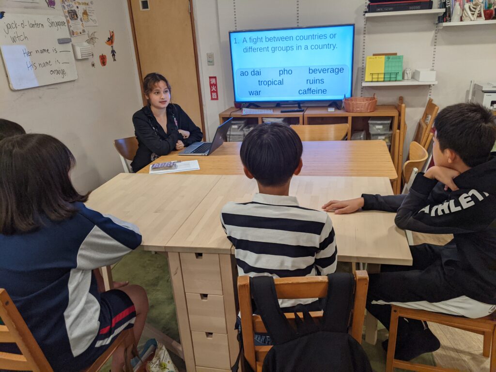 長町校 IPJH1 Advancedクラスの様子 2 「英語を学ぶ」から「英語で学ぶ」レベルを目指す。アメリカ人女性がオーナーの英会話スクール。CLIL、Flipped Classroom(反転レッスン)を東北でいち早く導入