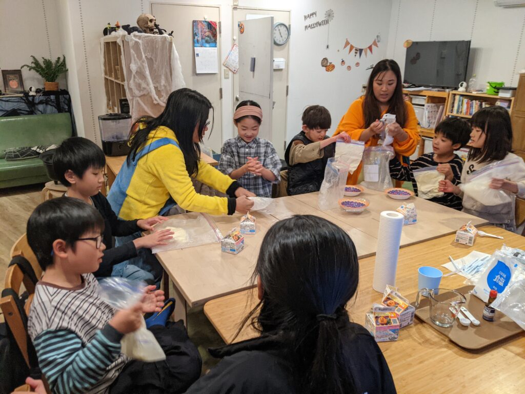 長町校イベント I Scream for STEMの様子 3 「英語を学ぶ」から「英語で学ぶ」レベルを目指す。アメリカ人女性がオーナーの英会話スクール。CLIL、Flipped Classroom(反転レッスン)を東北でいち早く導入