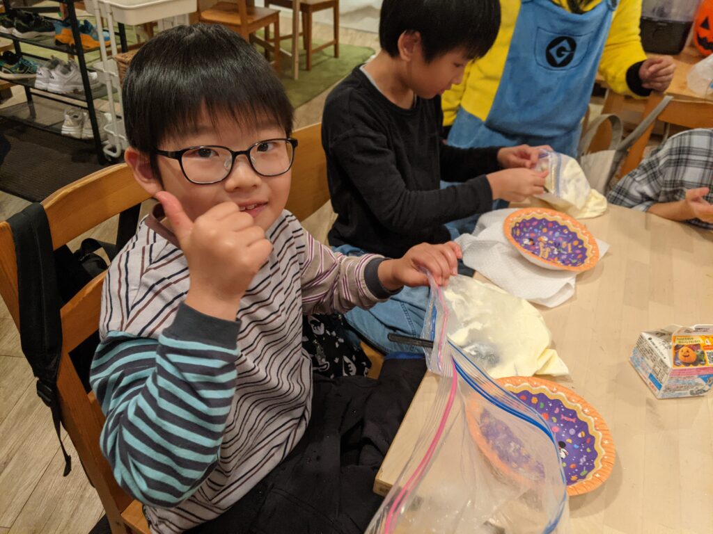 長町校イベント I Scream for STEMの様子 4 「英語を学ぶ」から「英語で学ぶ」レベルを目指す。アメリカ人女性がオーナーの英会話スクール。CLIL、Flipped Classroom(反転レッスン)を東北でいち早く導入