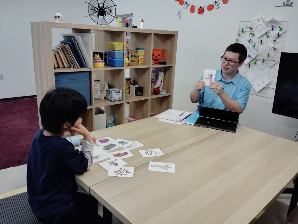 荒井校 プライベートレッスンの様子 3 「英語を学ぶ」から「英語で学ぶ」レベルを目指す。アメリカ人女性がオーナーの英会話スクール。CLIL、Flipped Classroom(反転レッスン)を東北でいち早く導入