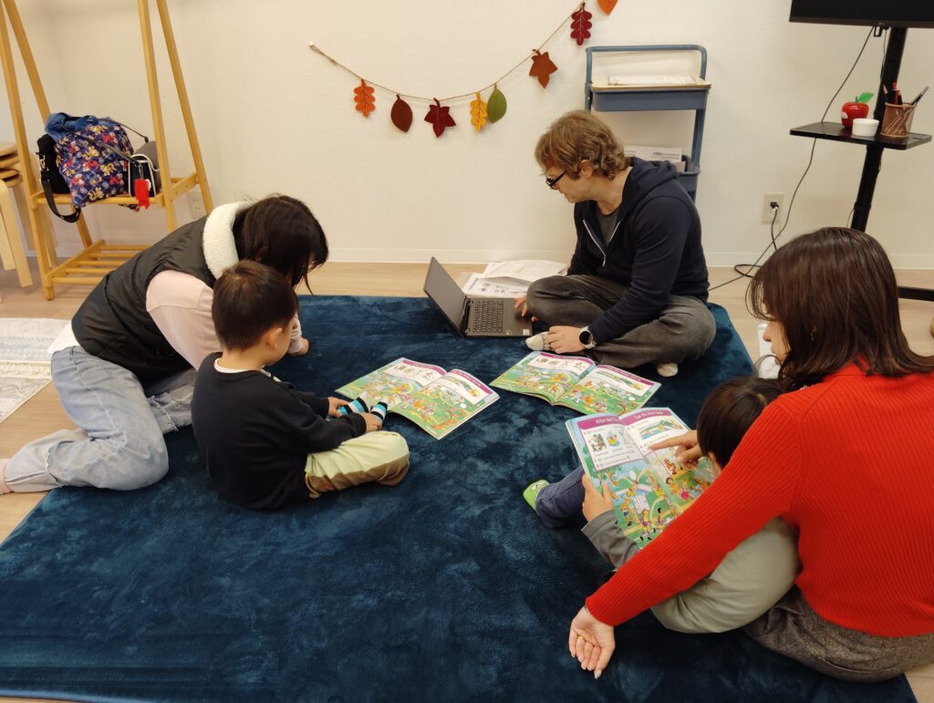 吹田市関大前校 Kids and Parents 2クラスの様子 2 「英語を学ぶ」から「英語で学ぶ」レベルを目指す。アメリカ人女性がオーナーの英会話スクール。CLIL、Flipped Classroom(反転レッスン)を東北でいち早く導入