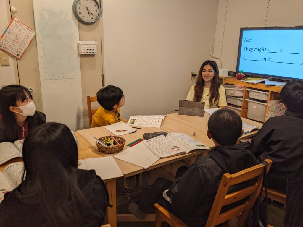 長町校 IP3クラスの様子 3 「英語を学ぶ」から「英語で学ぶ」レベルを目指す。アメリカ人女性がオーナーの英会話スクール。CLIL、Flipped Classroom(反転レッスン)を東北でいち早く導入