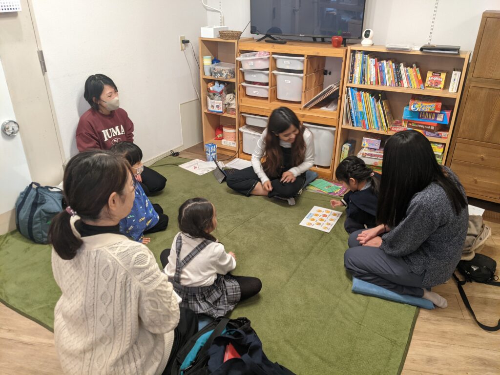 長町校 Kids and Parents 2クラスの様子 1 「英語を学ぶ」から「英語で学ぶ」レベルを目指す。アメリカ人女性がオーナーの英会話スクール。CLIL、Flipped Classroom(反転レッスン)を東北でいち早く導入