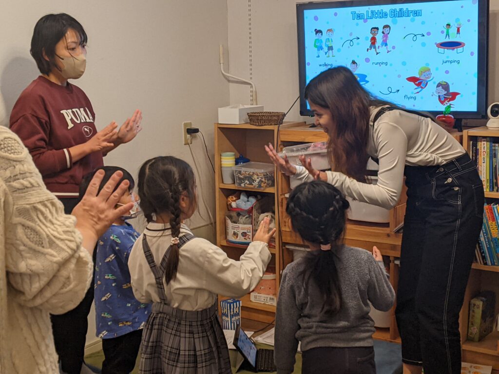 長町校 Kids and Parents 2クラスの様子 2 「英語を学ぶ」から「英語で学ぶ」レベルを目指す。アメリカ人女性がオーナーの英会話スクール。CLIL、Flipped Classroom(反転レッスン)を東北でいち早く導入