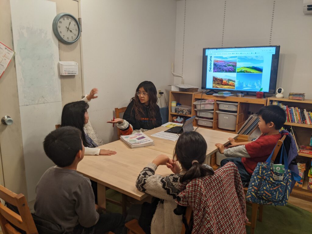 「英語を学ぶ」から「英語で学ぶ」レベルを目指す。アメリカ人女性がオーナーの英会話スクール。CLIL、Flipped Classroom（反転レッスン）を東北でいち早く導入