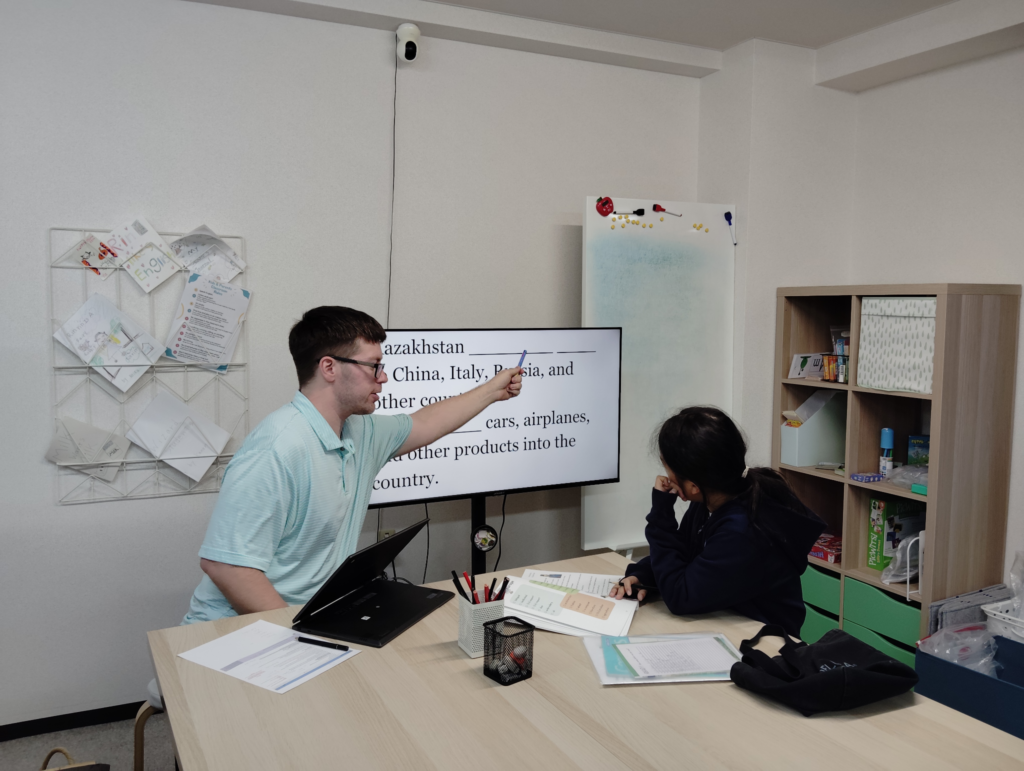 荒井校 IP4クラスの様子 2 「英語を学ぶ」から「英語で学ぶ」レベルを目指す。アメリカ人女性がオーナーの英会話スクール。CLIL、Flipped Classroom(反転レッスン)を東北でいち早く導入