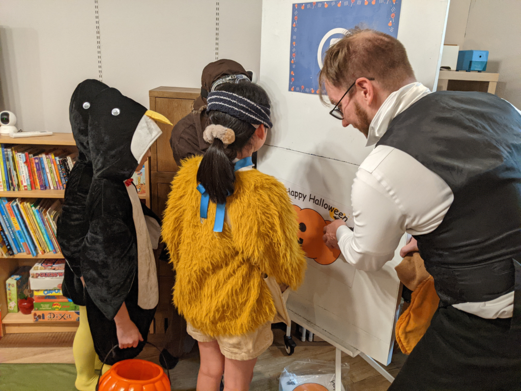 🎃 2025 Trick or Treating イベント👻 5 「英語を学ぶ」から「英語で学ぶ」レベルを目指す。アメリカ人女性がオーナーの英会話スクール。CLIL、Flipped Classroom(反転レッスン)を東北でいち早く導入