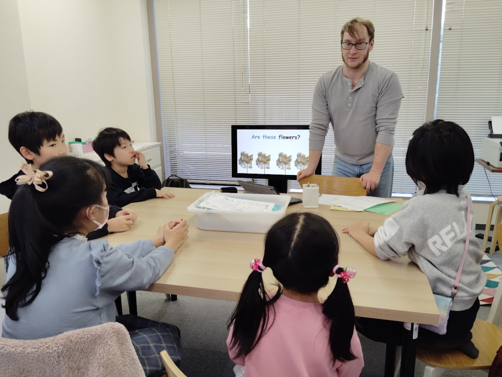 「英語を学ぶ」から「英語で学ぶ」レベルを目指す。アメリカ人女性がオーナーの英会話スクール。CLIL、Flipped Classroom（反転レッスン）を東北でいち早く導入