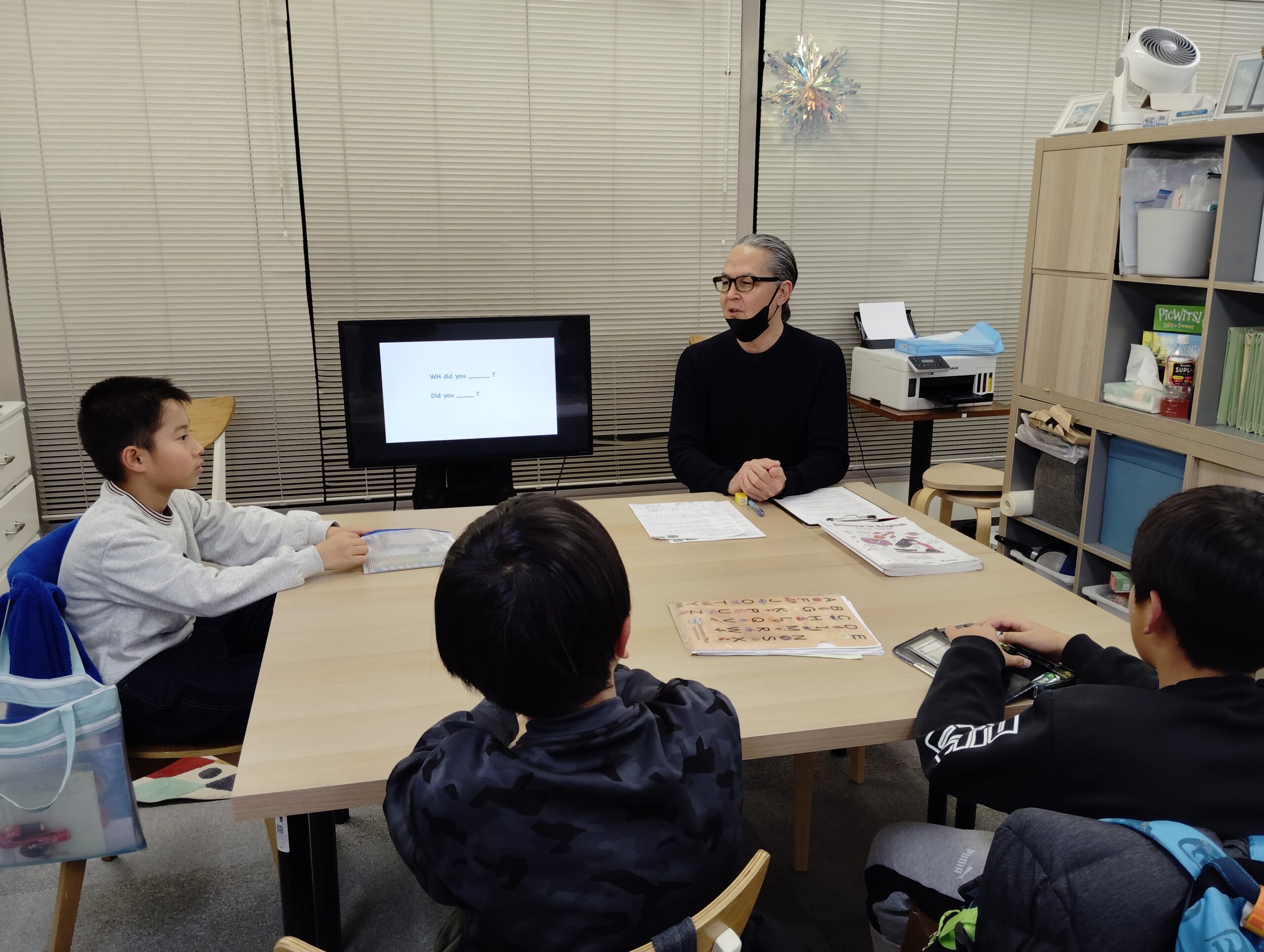 上杉校IP3クラスの様子 1 「英語を学ぶ」から「英語で学ぶ」レベルを目指す。アメリカ人女性がオーナーの英会話スクール。CLIL、Flipped Classroom(反転レッスン)を東北でいち早く導入