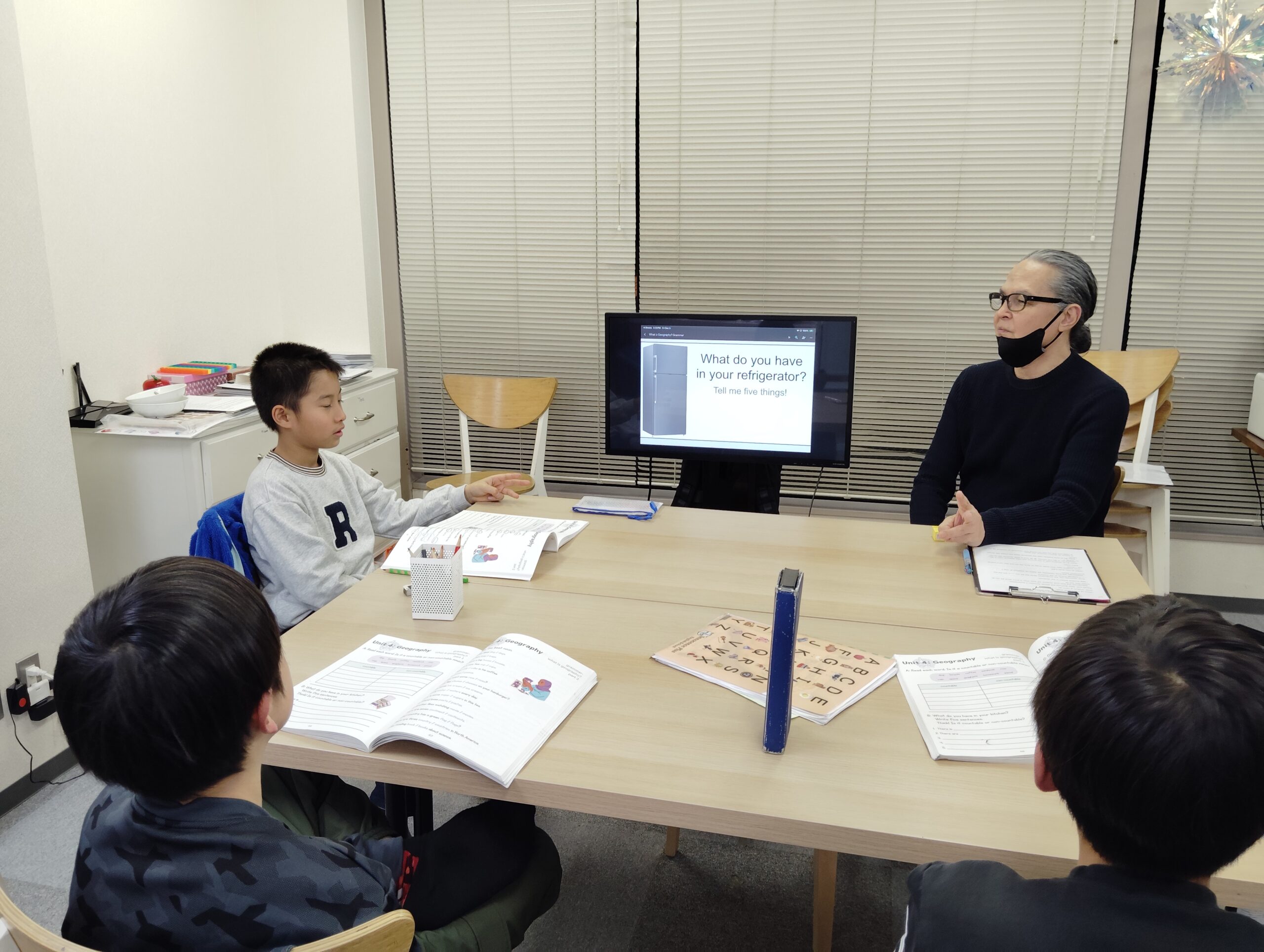 上杉校IP3クラスの様子 4 「英語を学ぶ」から「英語で学ぶ」レベルを目指す。アメリカ人女性がオーナーの英会話スクール。CLIL、Flipped Classroom(反転レッスン)を東北でいち早く導入