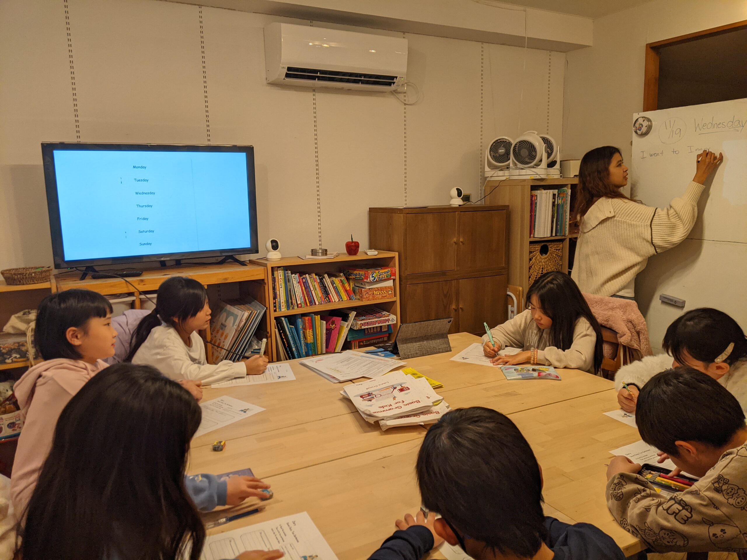 長町校IP2クラスの様子 1 「英語を学ぶ」から「英語で学ぶ」レベルを目指す。アメリカ人女性がオーナーの英会話スクール。CLIL、Flipped Classroom(反転レッスン)を東北でいち早く導入