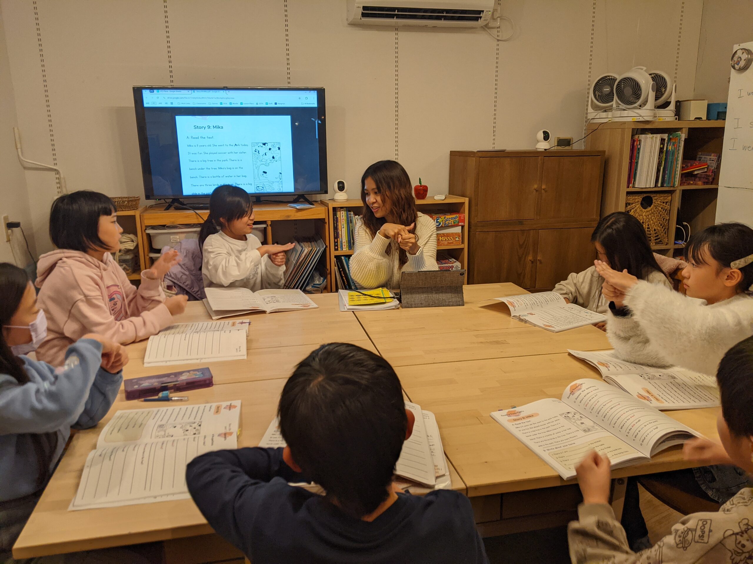 長町校IP2クラスの様子 2 「英語を学ぶ」から「英語で学ぶ」レベルを目指す。アメリカ人女性がオーナーの英会話スクール。CLIL、Flipped Classroom(反転レッスン)を東北でいち早く導入