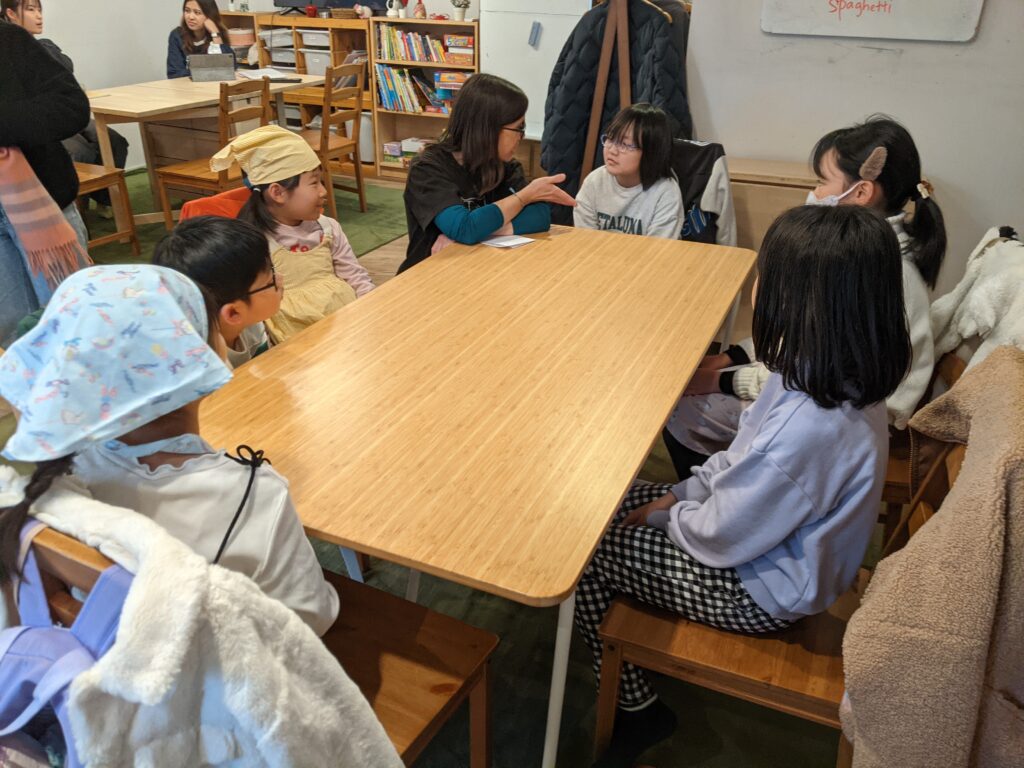 長町校 Night Club : Thanksgiving Mini Pie Party🥧の様子 1 「英語を学ぶ」から「英語で学ぶ」レベルを目指す。アメリカ人女性がオーナーの英会話スクール。CLIL、Flipped Classroom(反転レッスン)を東北でいち早く導入