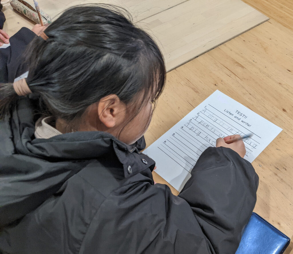 「英語を学ぶ」から「英語で学ぶ」レベルを目指す。アメリカ人女性がオーナーの英会話スクール。CLIL、Flipped Classroom（反転レッスン）を東北でいち早く導入