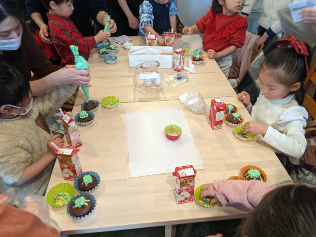 「英語を学ぶ」から「英語で学ぶ」レベルを目指す。アメリカ人女性がオーナーの英会話スクール。CLIL、Flipped Classroom（反転レッスン）を東北でいち早く導入