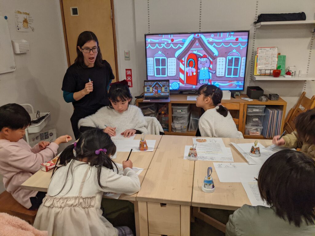 「英語を学ぶ」から「英語で学ぶ」レベルを目指す。アメリカ人女性がオーナーの英会話スクール。CLIL、Flipped Classroom（反転レッスン）を東北でいち早く導入