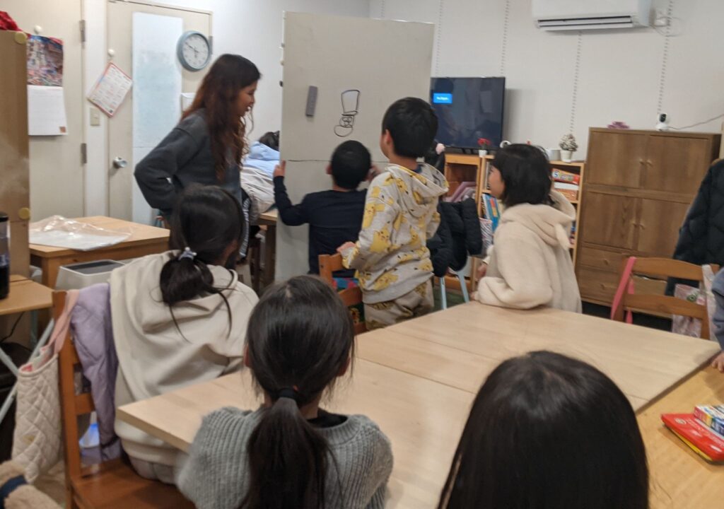 「英語を学ぶ」から「英語で学ぶ」レベルを目指す。アメリカ人女性がオーナーの英会話スクール。CLIL、Flipped Classroom（反転レッスン）を東北でいち早く導入