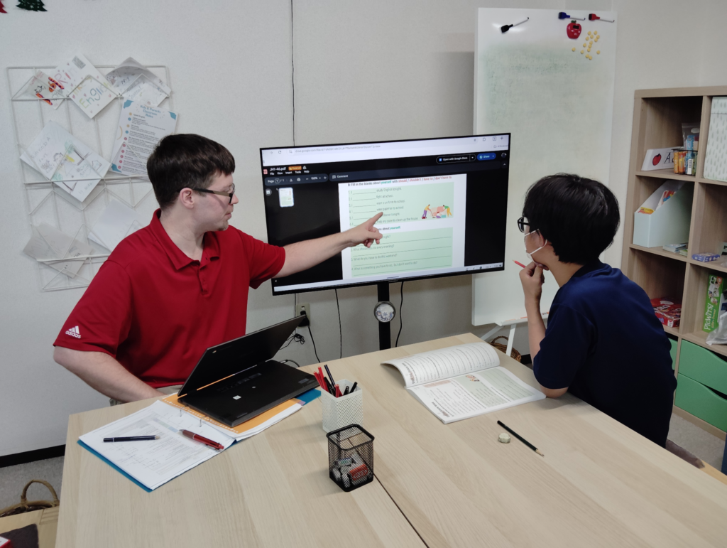 「英語を学ぶ」から「英語で学ぶ」レベルを目指す。アメリカ人女性がオーナーの英会話スクール。CLIL、Flipped Classroom（反転レッスン）を東北でいち早く導入