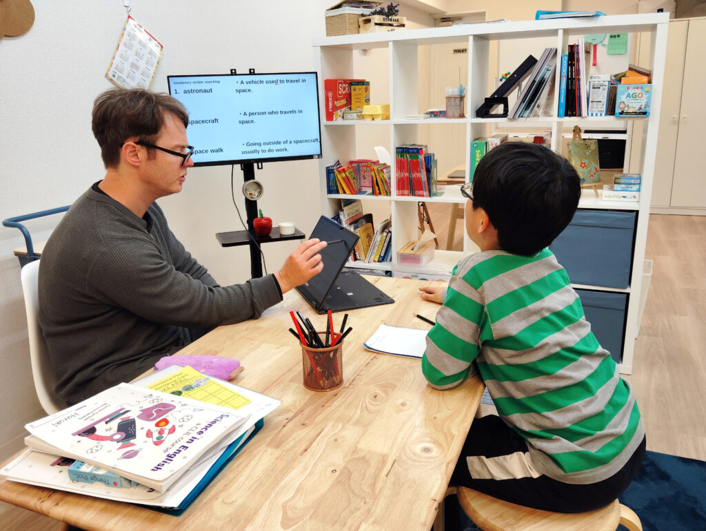 「英語を学ぶ」から「英語で学ぶ」レベルを目指す。アメリカ人女性がオーナーの英会話スクール。CLIL、Flipped Classroom（反転レッスン）を東北でいち早く導入