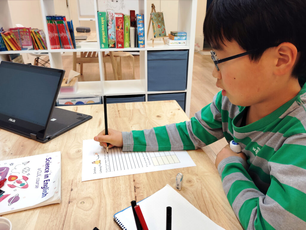 「英語を学ぶ」から「英語で学ぶ」レベルを目指す。アメリカ人女性がオーナーの英会話スクール。CLIL、Flipped Classroom（反転レッスン）を東北でいち早く導入