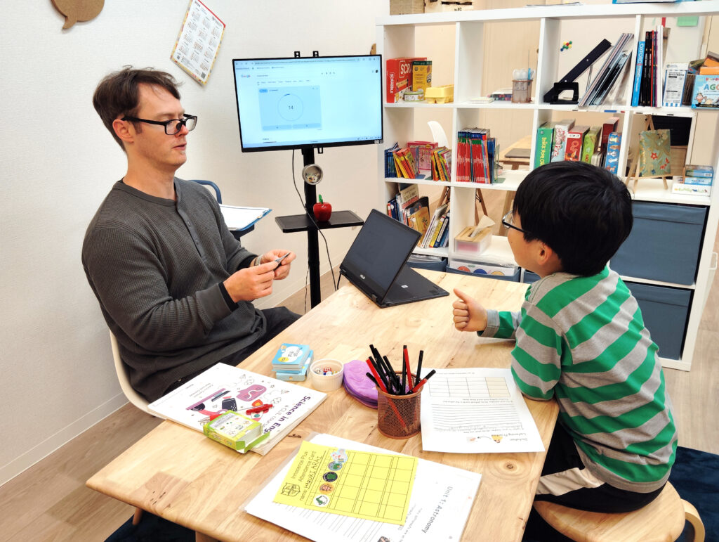 「英語を学ぶ」から「英語で学ぶ」レベルを目指す。アメリカ人女性がオーナーの英会話スクール。CLIL、Flipped Classroom（反転レッスン）を東北でいち早く導入