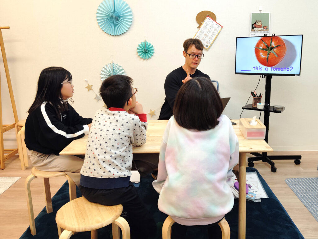 「英語を学ぶ」から「英語で学ぶ」レベルを目指す。アメリカ人女性がオーナーの英会話スクール。CLIL、Flipped Classroom（反転レッスン）を東北でいち早く導入