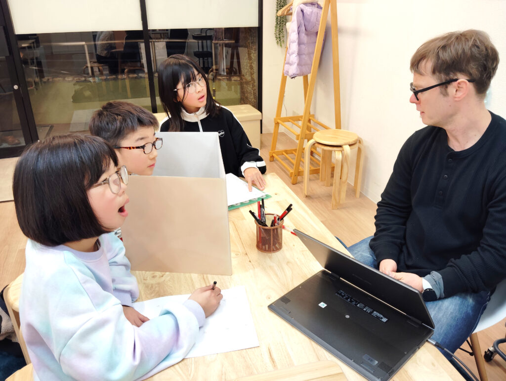 「英語を学ぶ」から「英語で学ぶ」レベルを目指す。アメリカ人女性がオーナーの英会話スクール。CLIL、Flipped Classroom（反転レッスン）を東北でいち早く導入