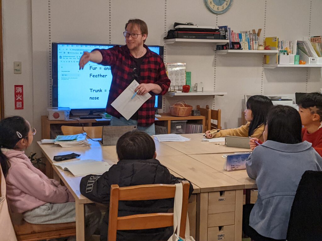 「英語を学ぶ」から「英語で学ぶ」レベルを目指す。アメリカ人女性がオーナーの英会話スクール。CLIL、Flipped Classroom（反転レッスン）を東北でいち早く導入